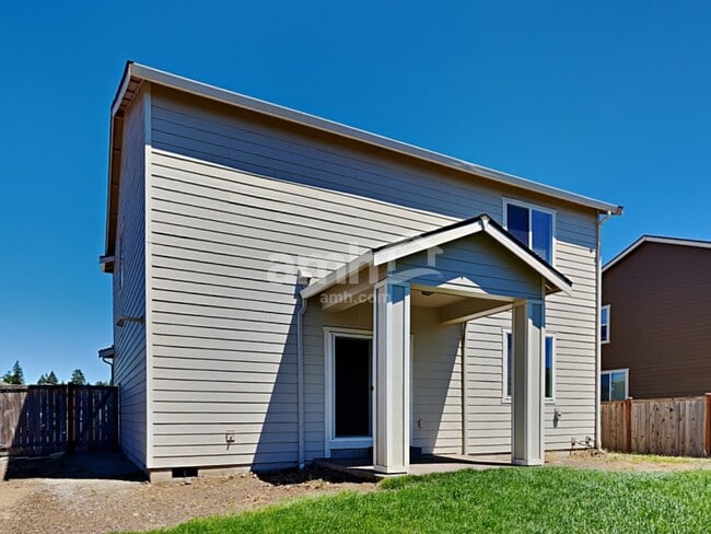 Building Photo - 9016 NE 165th Ave
