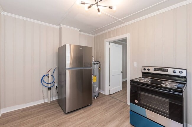 Building Photo - 1220 Battle St