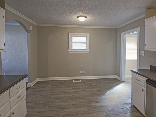 Building Photo - UPDATED 3 bed, 1 bath near U of M.
