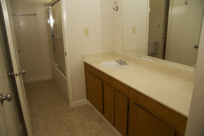 Building Photo - Wonderfull Niles location AC and garage