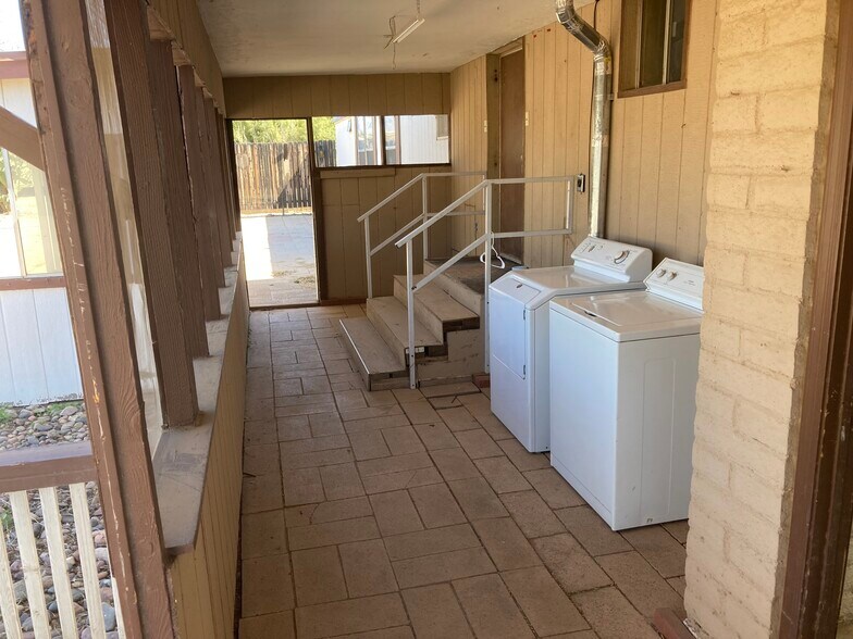 Building Photo - 5400 W Calle Cayeus