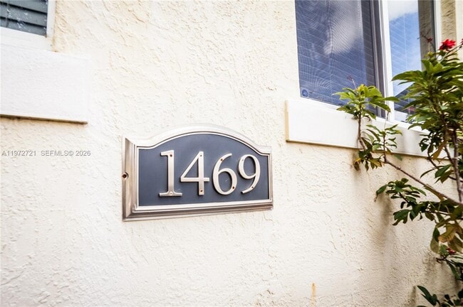 Building Photo - 1469 SW 5th St