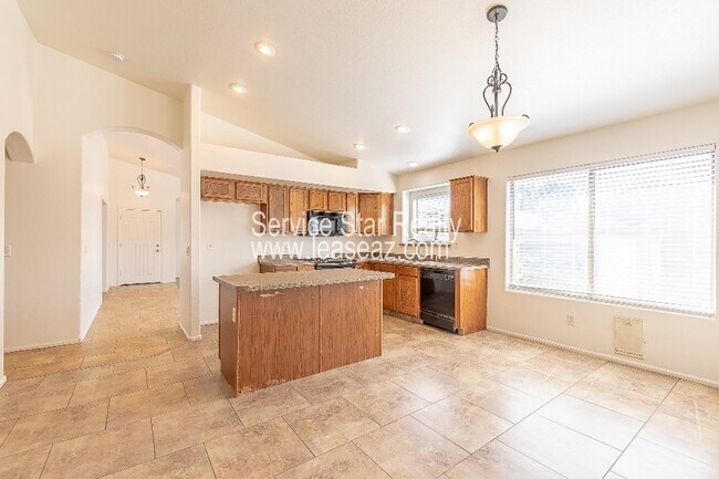 Building Photo - 8414 S 48th Ln
