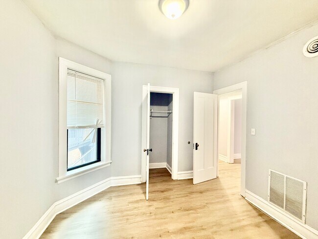 Building Photo - Beautiful 1 Bed 1Bath in the Andersonville area