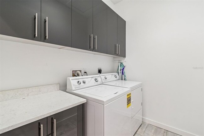 Building Photo - 6719 S Dauphin Ave