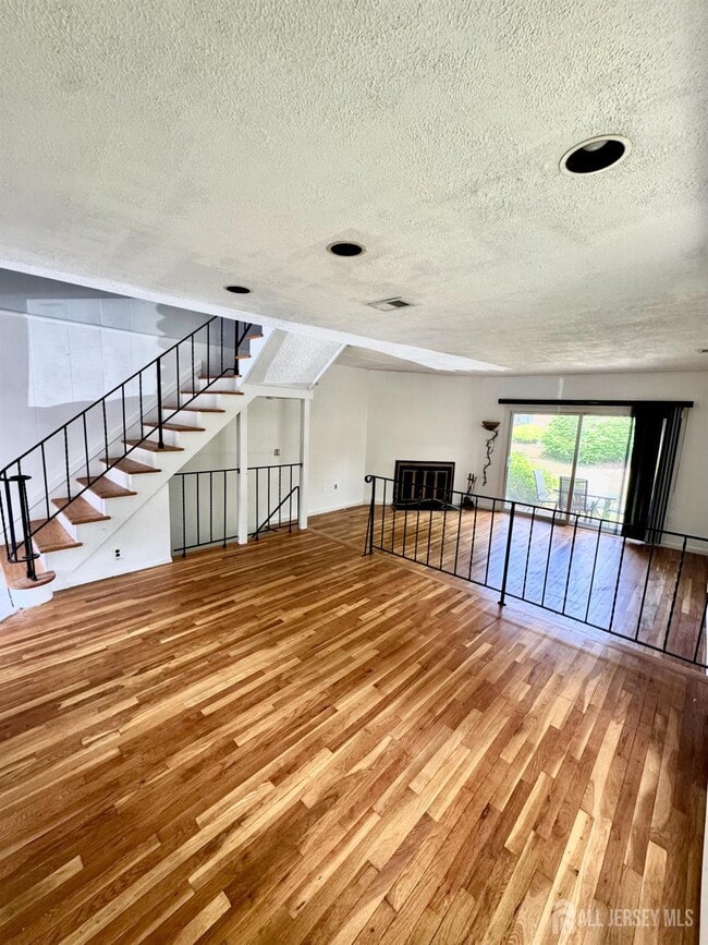 Building Photo - 323 Gill Ln