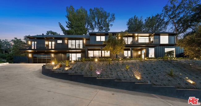 Building Photo - 3140 Coldwater Canyon Ave