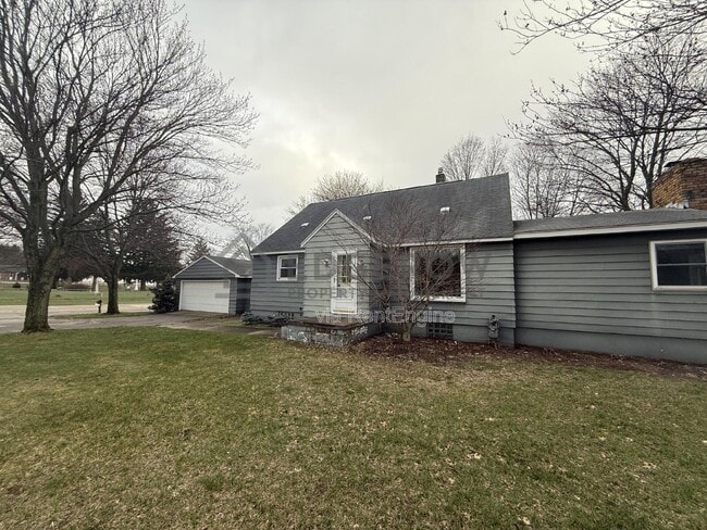 Building Photo - 1585 Wilson Ave SW