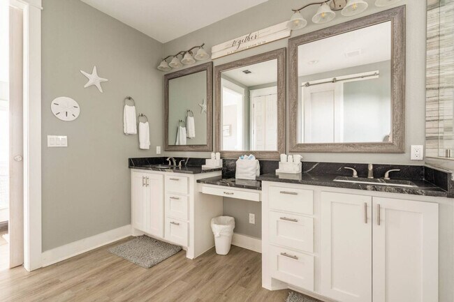 Building Photo - 939 Palm Ridge Dr