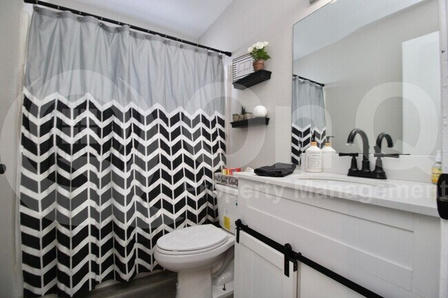 Building Photo - 6335 E Brown Rd