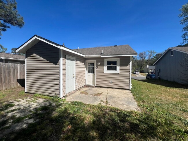 Building Photo - 109 Hickory Grove Dr