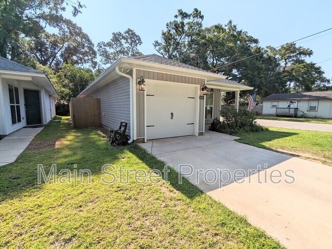 Building Photo - 8698 Doris Ave