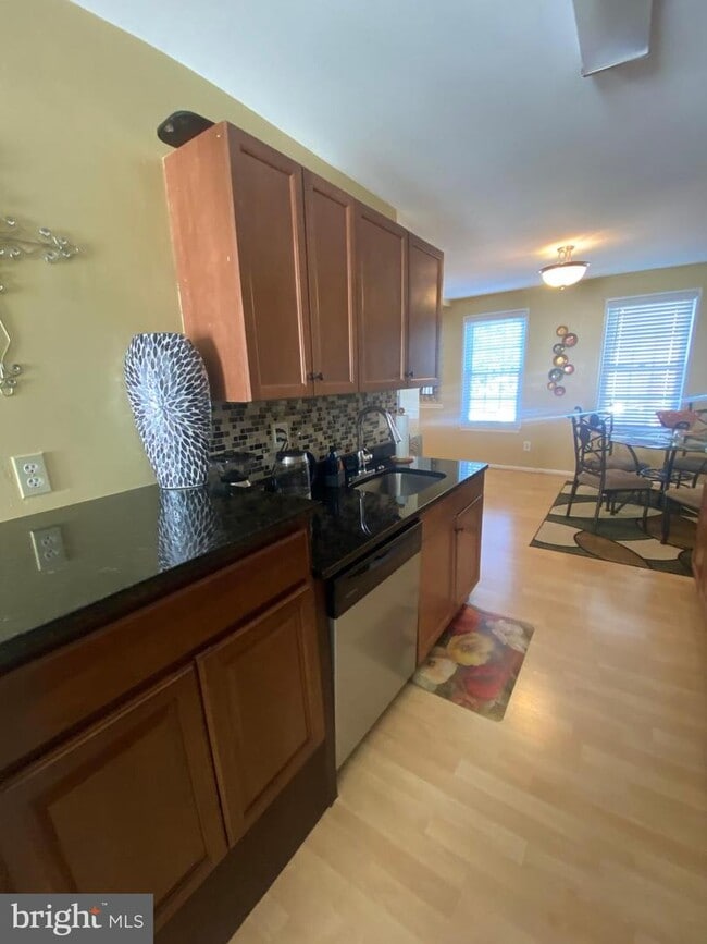 Building Photo - 8207 Stationhouse Ct