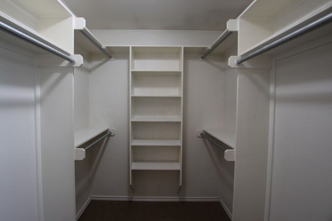 Building Photo - 18013 Loring Ln