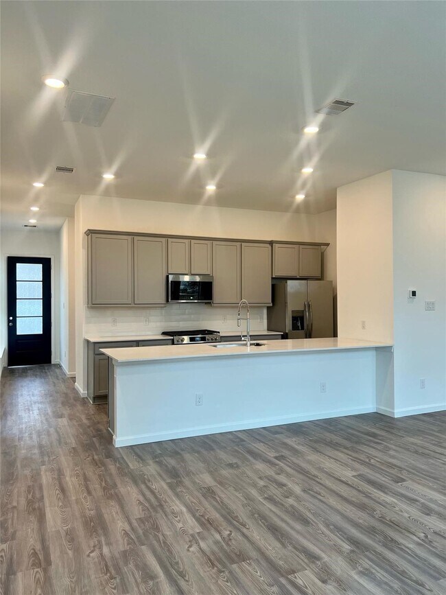 Building Photo - 2202 Via Isa Ln