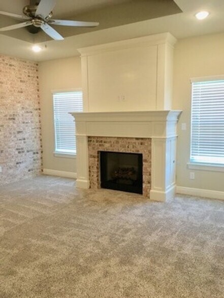 Building Photo - 203 N Powderhorn Dr