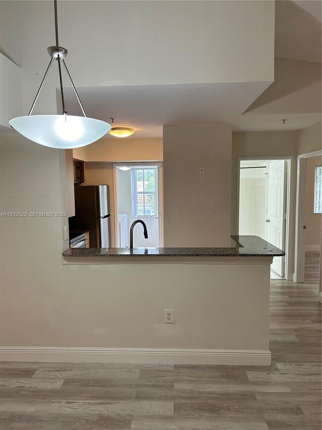 Building Photo - 2494 Centergate Dr