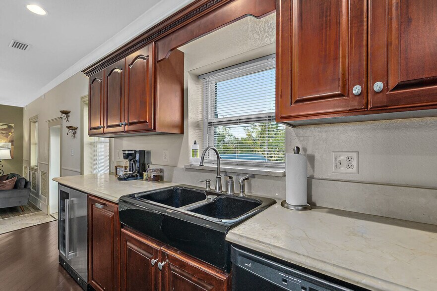 Building Photo - 92 Washington St