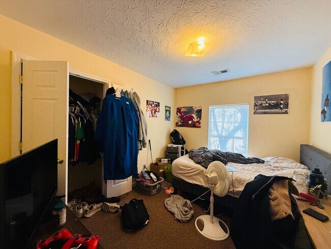 Building Photo - 424 Woodland Ave