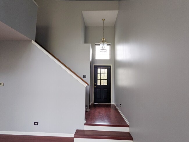 Building Photo - 3250 Bromley Ln