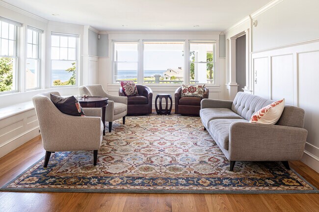 Building Photo - 2 Oak Knoll Rd