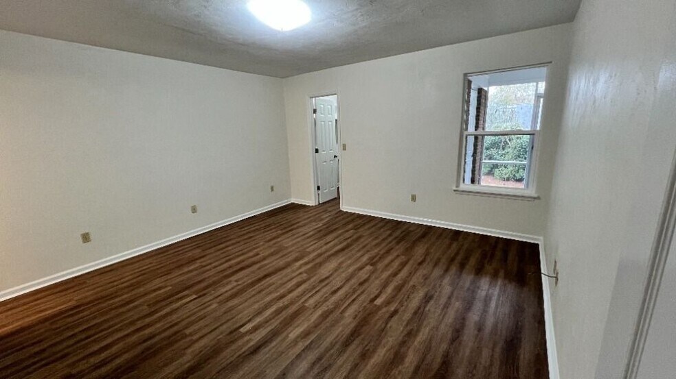 Building Photo - 818 Jamestown Ct