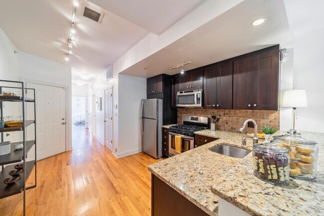 Building Photo - 139 Morris St