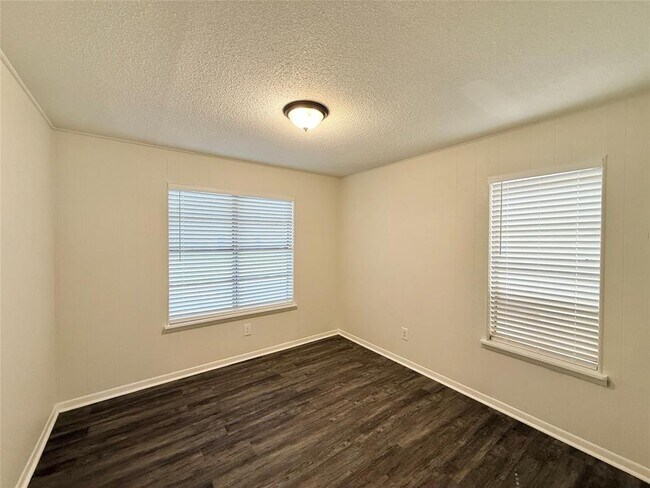 Building Photo - 3635 N MacGregor Way