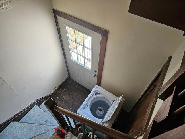 Washer in 2nd enterence - 1 Page St