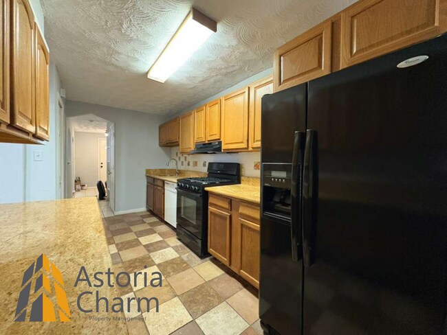 Building Photo - Conveniently Located 4 Bedroom with Privat...