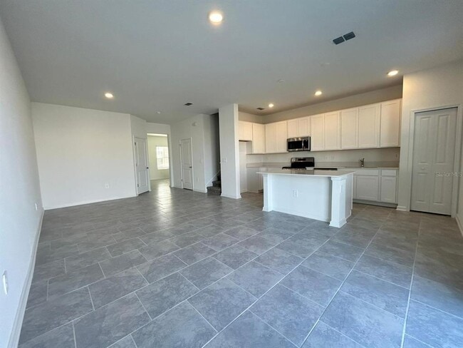 Building Photo - 3019 Chantilly Dr