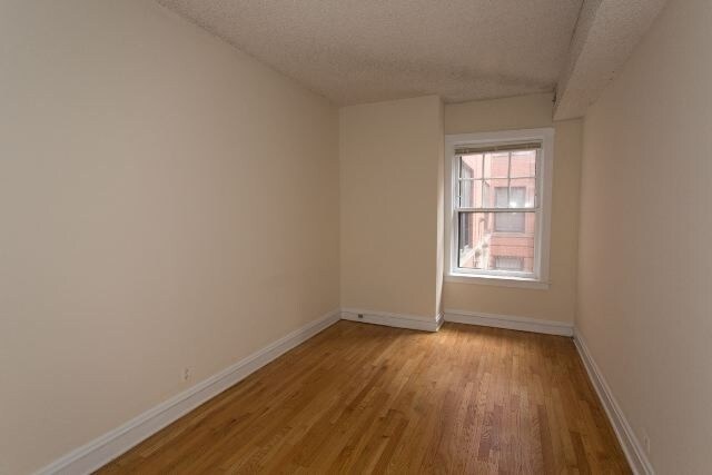 Building Photo - 3522 N Racine Ave