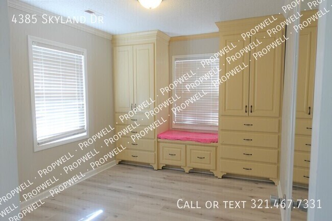 Building Photo - 4385 Skyland Dr