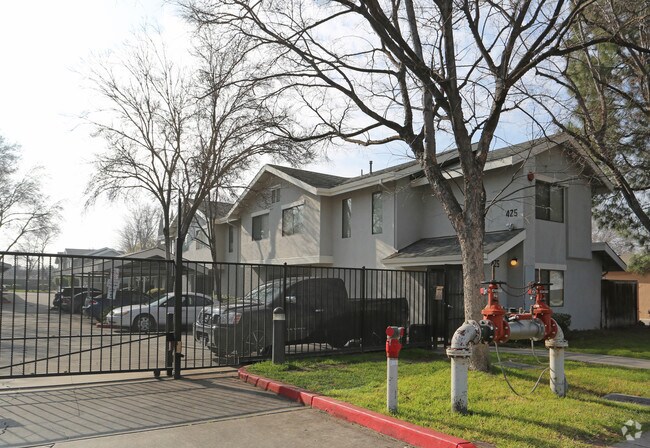 Building - Tradewinds Apartments