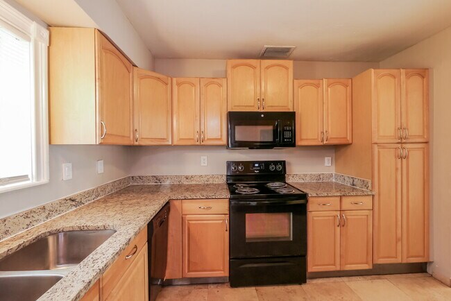 Building Photo - 5809 Buchanan St