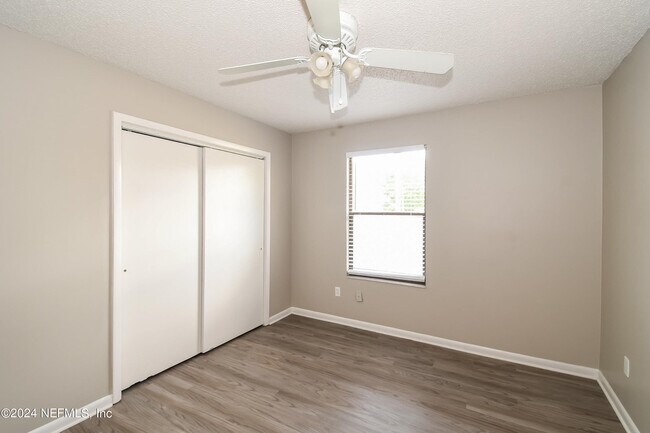 Building Photo - 4385 Queensway Dr