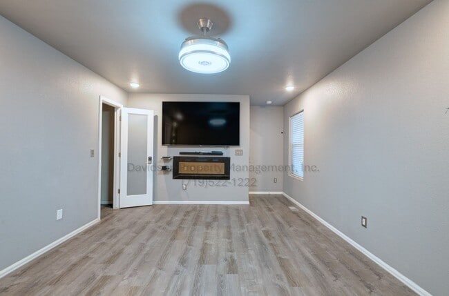 Building Photo - Gorgeous 4 Bedroom House in East Fountain Valley