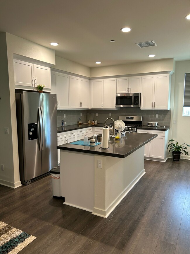 Building Photo - 344 Millstream Ct