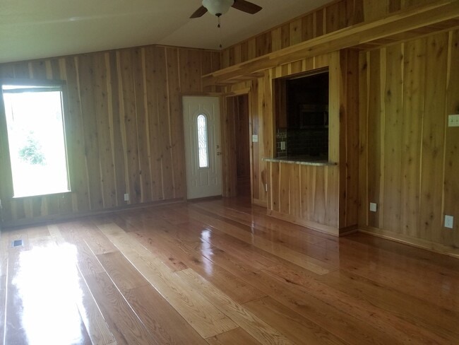 Building Photo - Beautiful Country Cabin