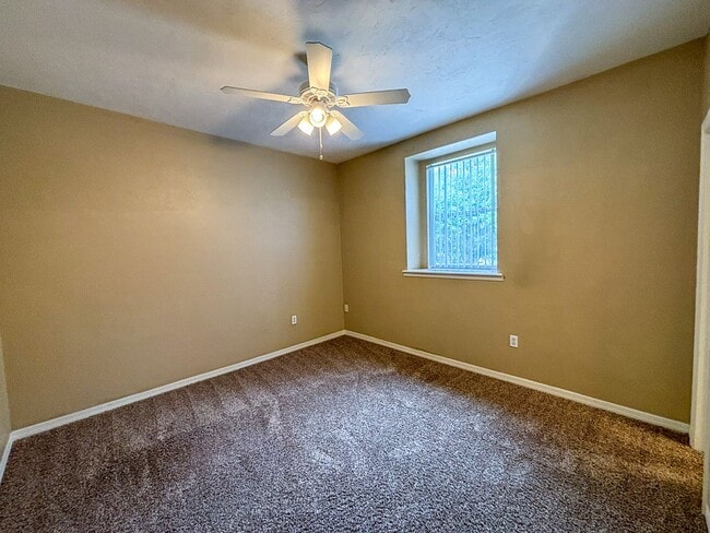 Building Photo - The Gables #29 - Pet Friendly!