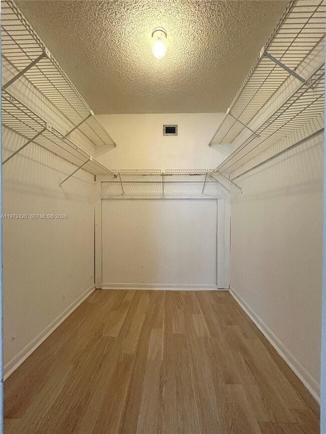 Building Photo - 6005 Del Lago Cir