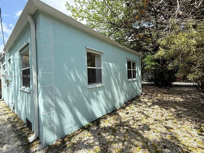 Building Photo - 294 NE 57th St