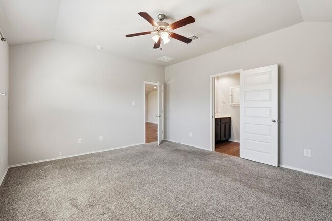 Building Photo - 3935 Country Club Dr