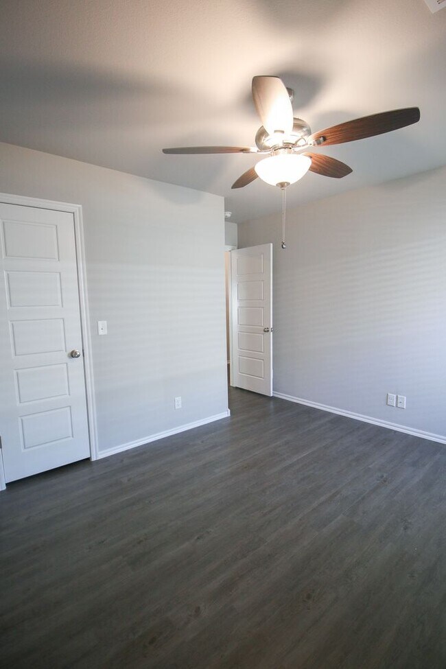 Building Photo - 5309 S Nassau Ave