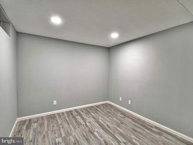 Building Photo - 1203 Kings Heather Dr