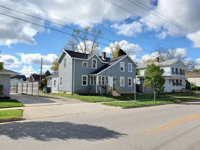Building Photo - 220 4th St