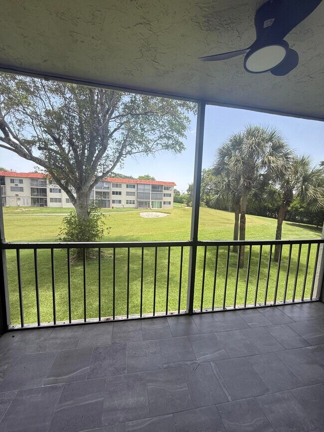 Building Photo - 830 S Hollybrook Dr
