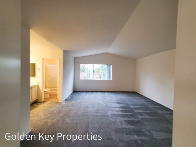 Building Photo - Lovely 2-story townhome in The Cape at Cal...
