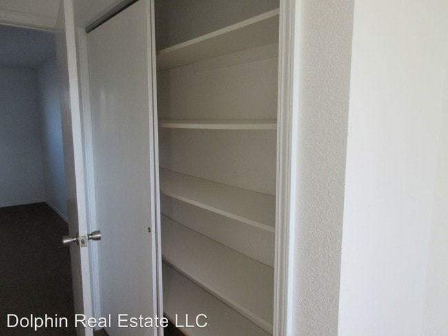 Building Photo - 212 NW Brook St