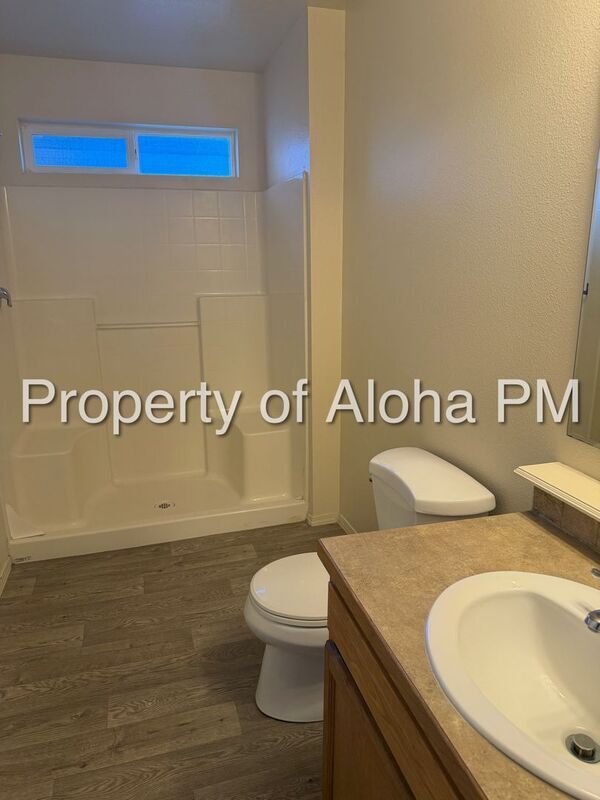 Building Photo - 1037 W Pine Ave